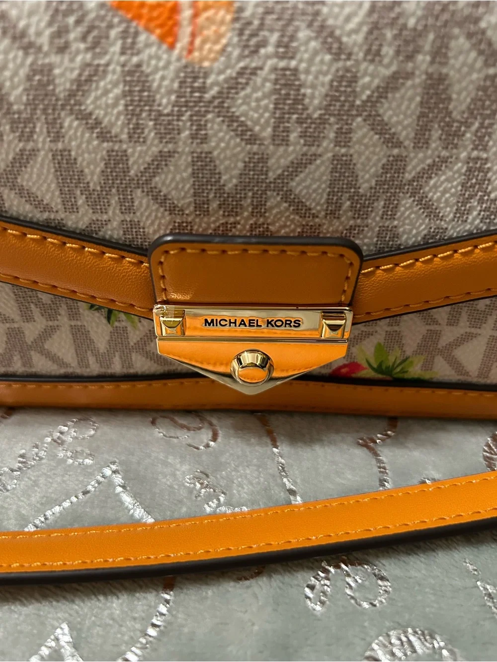 NWT Michael Kors Soho Fruit Printed Signature Logo Convertible Crossbody white - Picture 5 of 14